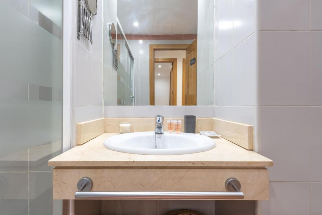 2 Bedrooms 2 Bathrooms Furnished - Malsana - With Pool - Mintystay Мадрид Экстерьер фото
